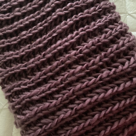 Loose knit chunky infinity scarf - Picture 4 of 5